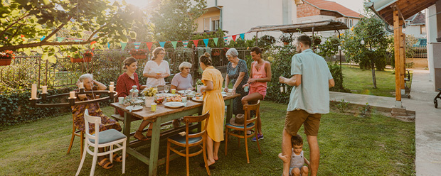 multi-gen family having dinner